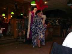 picture of diner spectacle transformiste karaoke piste de danse 